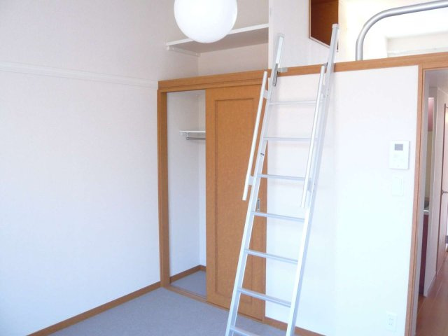 レオパレスＪ　Ｇｒａｃｅみらいの居間・リビング|2階の部屋はカーペットの仕様です。