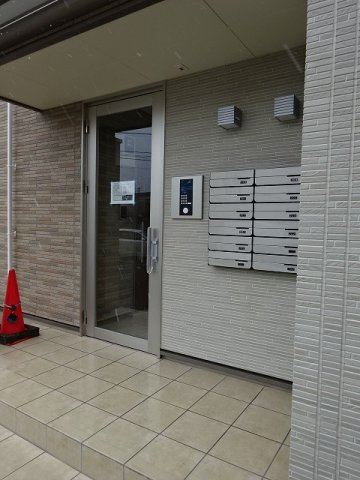アイリス関場のエントランス