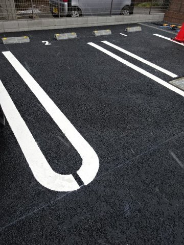 アイリス関場の駐車場