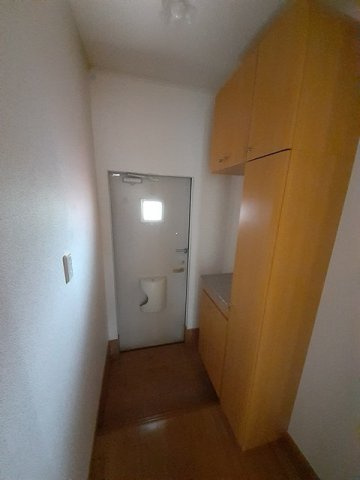 メゾン・アリコヴェールの玄関