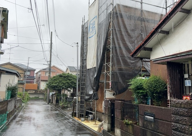 【前面道路含む現地写真】 | お持ちの車種によっては前面道路が広い方が便利でしょう。しかし、前面道路が広ければその分交通量が多くなるため、騒音などが気になる場合があります。実際に現地を見学し、周辺交通量や騒音などを確認しましょう！
