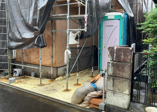 【庭】 | 庭があることでガーデニングや家庭菜園はもちろん、こどもの遊び場やペットを放して遊ぶことができます。また、家の周囲に余裕があるということです。隣地との間があれば、十分な日当たりと、風通しが確保できます。