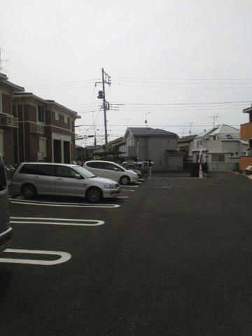 フルールⅢの駐車場