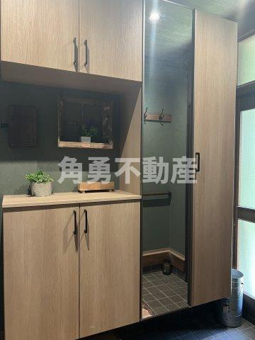 厚木市毛利台1丁目　中古一戸建ての玄関|シューズボックス