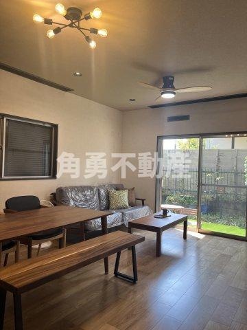 厚木市毛利台1丁目　中古一戸建ての居間・リビング|リビング