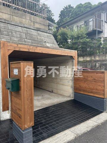 厚木市毛利台1丁目　中古一戸建ての駐車場|カースペース