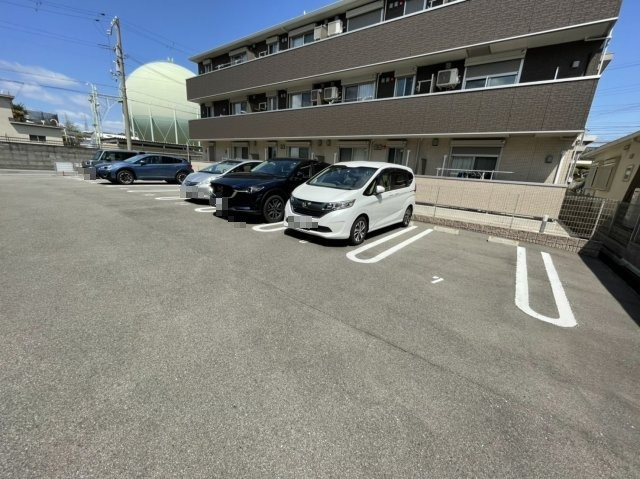 ソレイユ硯の駐車場