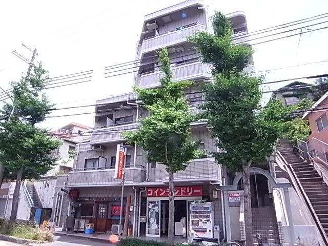 リッツ舞子坂の外観