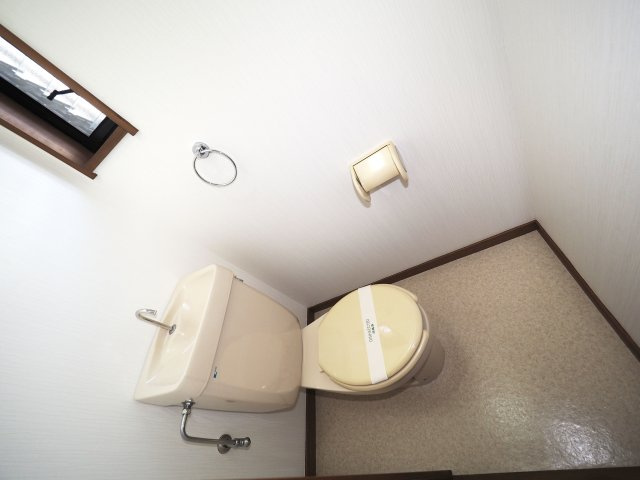 タウンハウス高町のトイレ|温水洗浄便座の新設を予定しています
