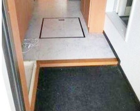 サンライズ船越の玄関