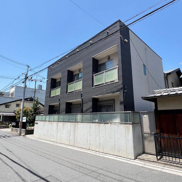 クレイドル・アラキの外観