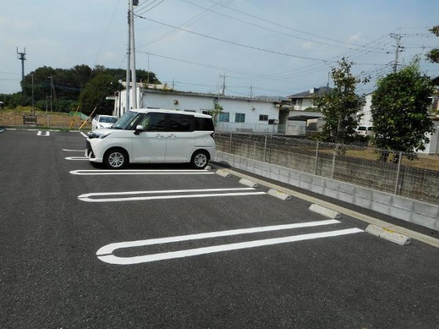 クレスト・ココ　Ｂの駐車場|駐車スペースもあります