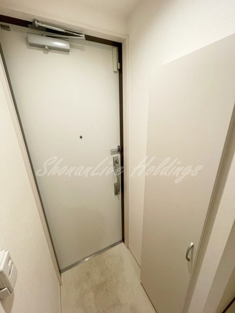 藤沢市本町１丁目のアパートの玄関