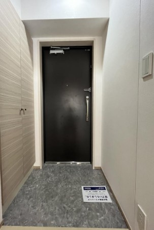 CORVAL東新宿の玄関