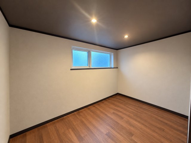 東大阪市稲田本町１丁目の洋室|シンプルで家具配置を考えやすい洋室。寝室や子ども部屋、趣味のお部屋など、暮らしに合わせて幅広く活用で