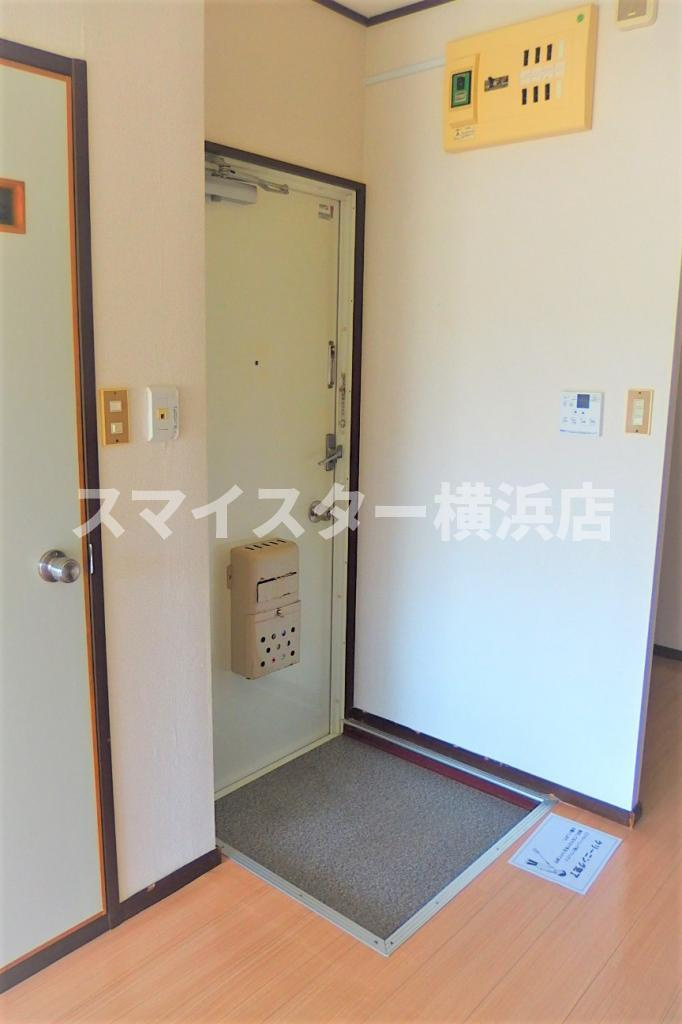 サニーハイツの玄関