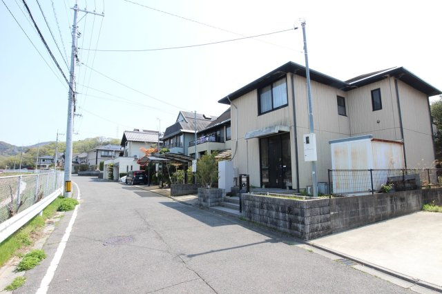 安芸区矢野南4丁目の前面道路含む現地写真|前面道路は幅員約6ｍの公道☆