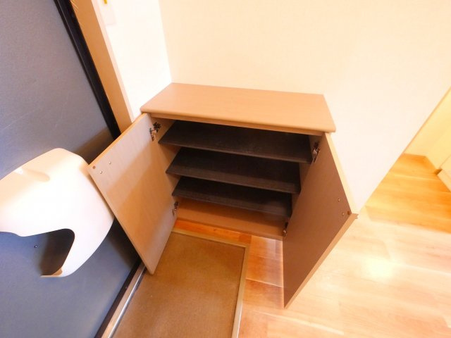 コンフォール奈良南の玄関|明るい玄関です