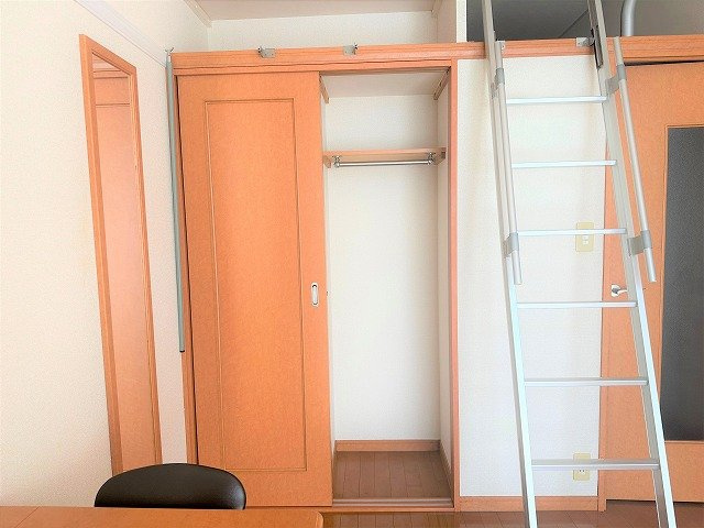 レオパレスハピネスの内装|クローゼットです。