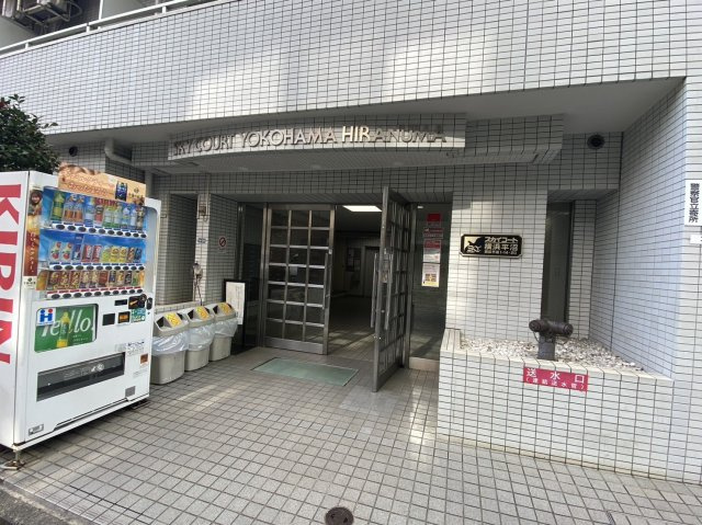 スカイコート横浜平沼のエントランス