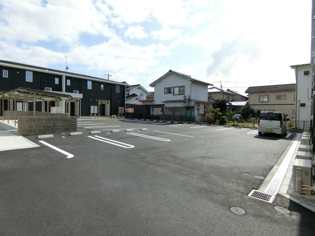 ニシキレーベンⅠの駐車場