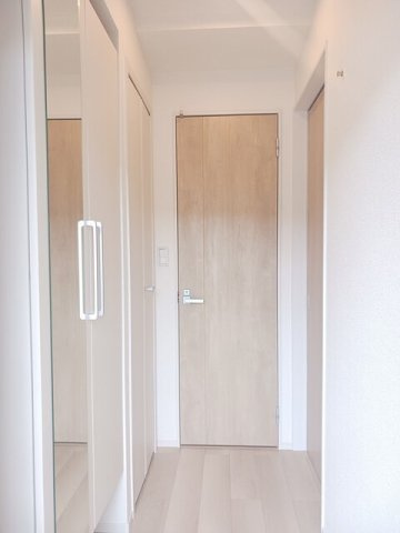 グランシャリオ　プラスの玄関