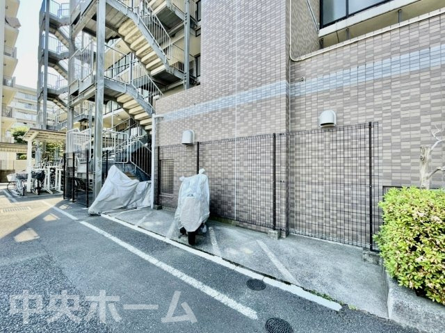 ライオンズマンション立石南の駐車場|【バイク置場】最新の空き状況や費用などの詳細は担当スタッフまでお問い合わせください。