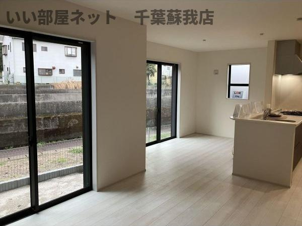 マイホームネクスト中央区亀井町　1号棟の居間・リビング|リビングです