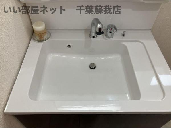 マイホームネクスト中央区亀井町　1号棟の洗面所|明るい洗面所です