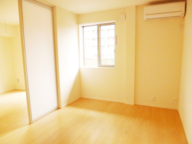 ロイヤル三軒茶屋の洋室