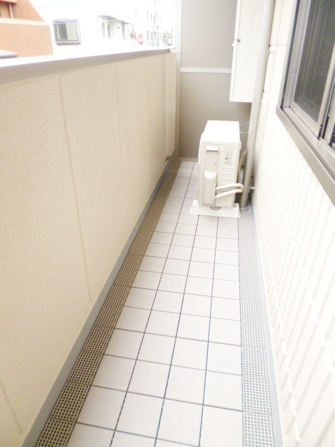 ロイヤル三軒茶屋のバルコニー