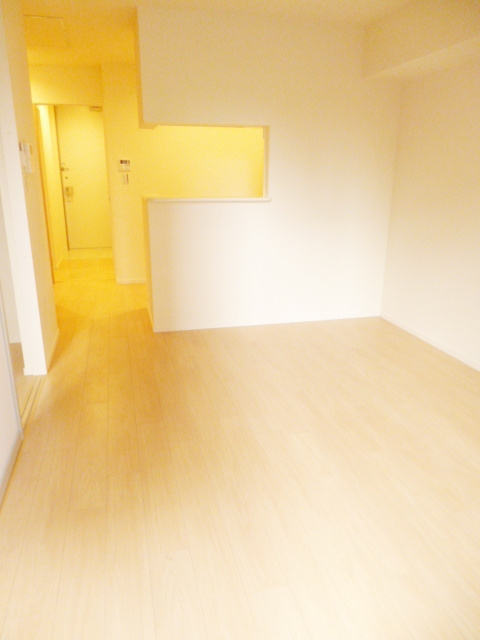 ロイヤル三軒茶屋の居間・リビング