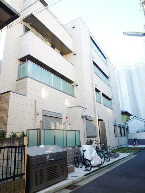 ロイヤル三軒茶屋の外観