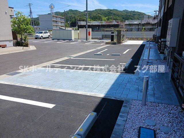 プレミール鶴賀の駐車場