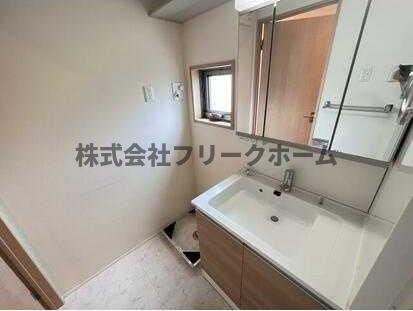 三鷹市井の頭１丁目のアパートの洗面所