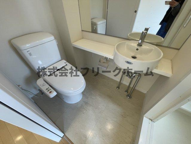 武蔵野市御殿山１丁目の賃貸マンションのトイレ