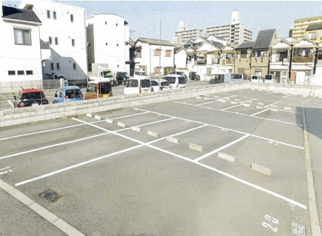 平野区瓜破東4丁目の外観|約120.7坪のゆとりある広々とした敷地です。現在は駐車場として利用されており、建物がないため土地全体の広さや形状を確認しやすいのが魅力です。