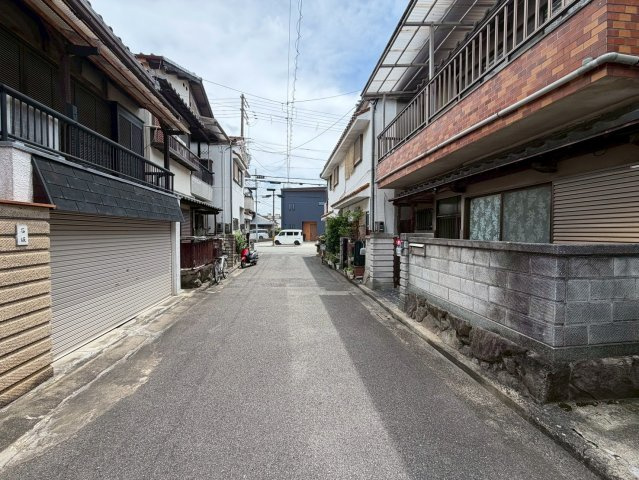 堺市西区草部戸建の前面道路含む現地写真