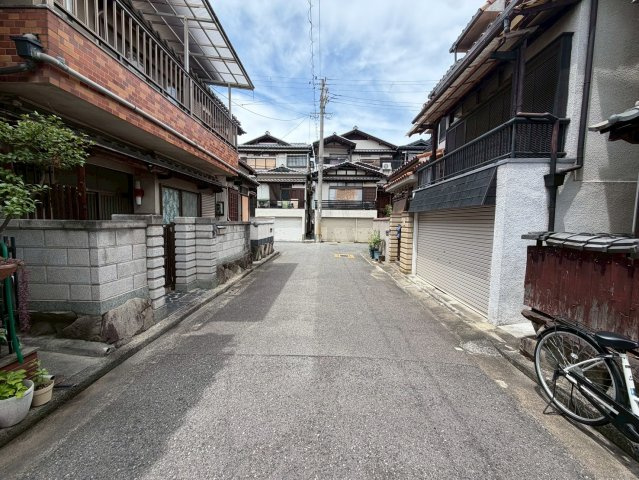 堺市西区草部戸建の前面道路含む現地写真