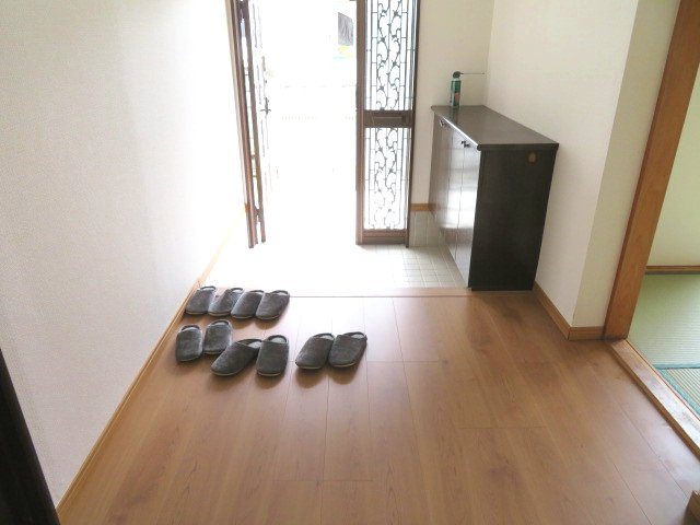 藤岡市本郷　中古1590の玄関
