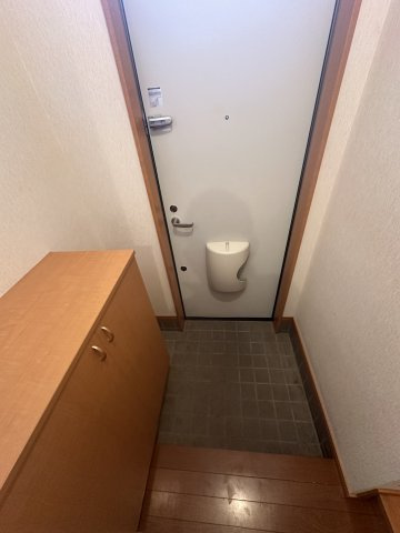 スマイルM&E東館の玄関
