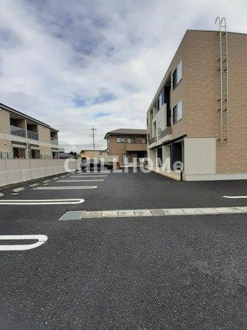 コンフォリアⅠの駐車場|当社、チルホームのHPもご覧ください(^^)/物件情報多数♪