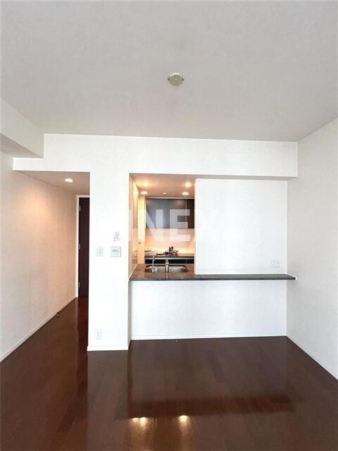 横浜市西区みなとみらい４丁目の賃貸マンションの居間・リビング
