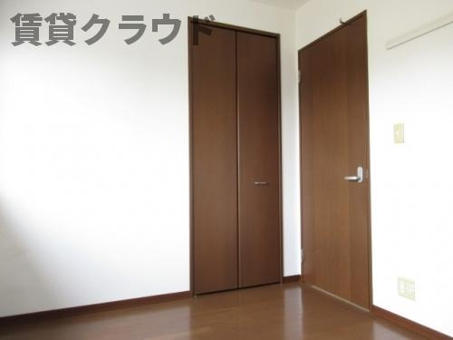 第一ローズハイム　A棟の洋室|明るい洋室です