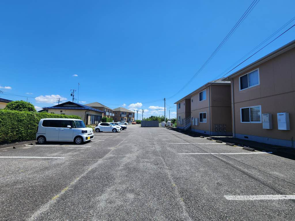 ガーデンコート参番館の駐車場