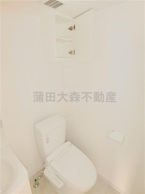 パティーナ大森Duoデュオのトイレ|棚収納と温水洗浄便座付きのトイレ