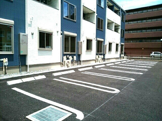 シルベーヌ豊山Ⅱの駐車場
