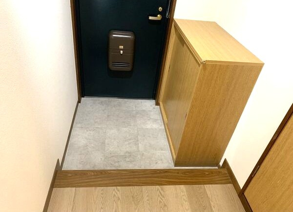 サンヒルズ松和花壇の玄関