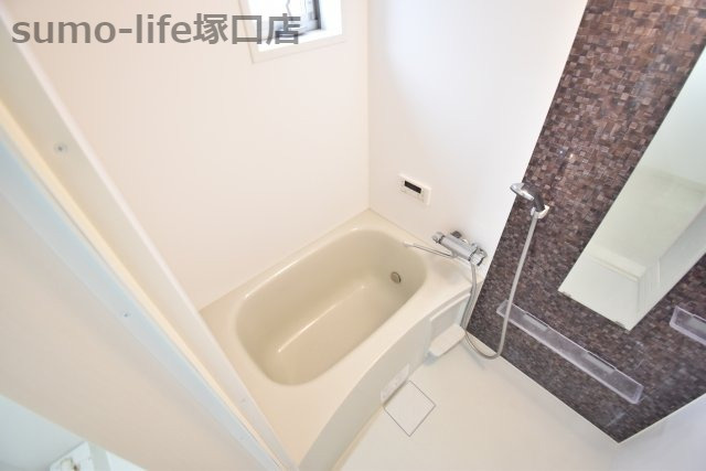 クリエオーレ東園田町Ⅰの浴室