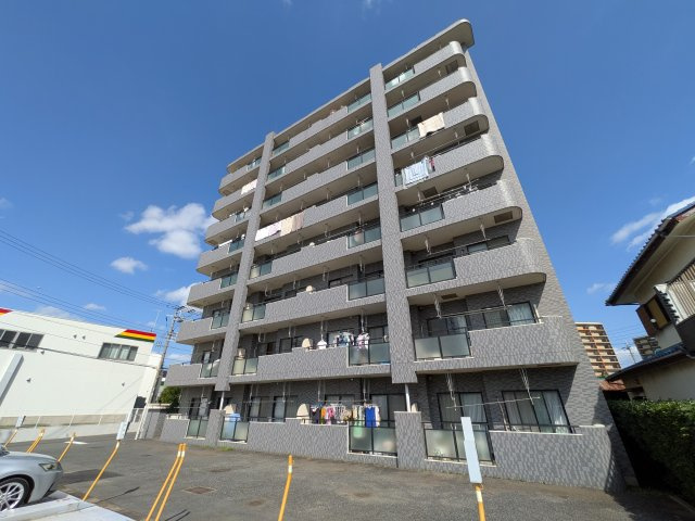 クレスト吉岡の外観
